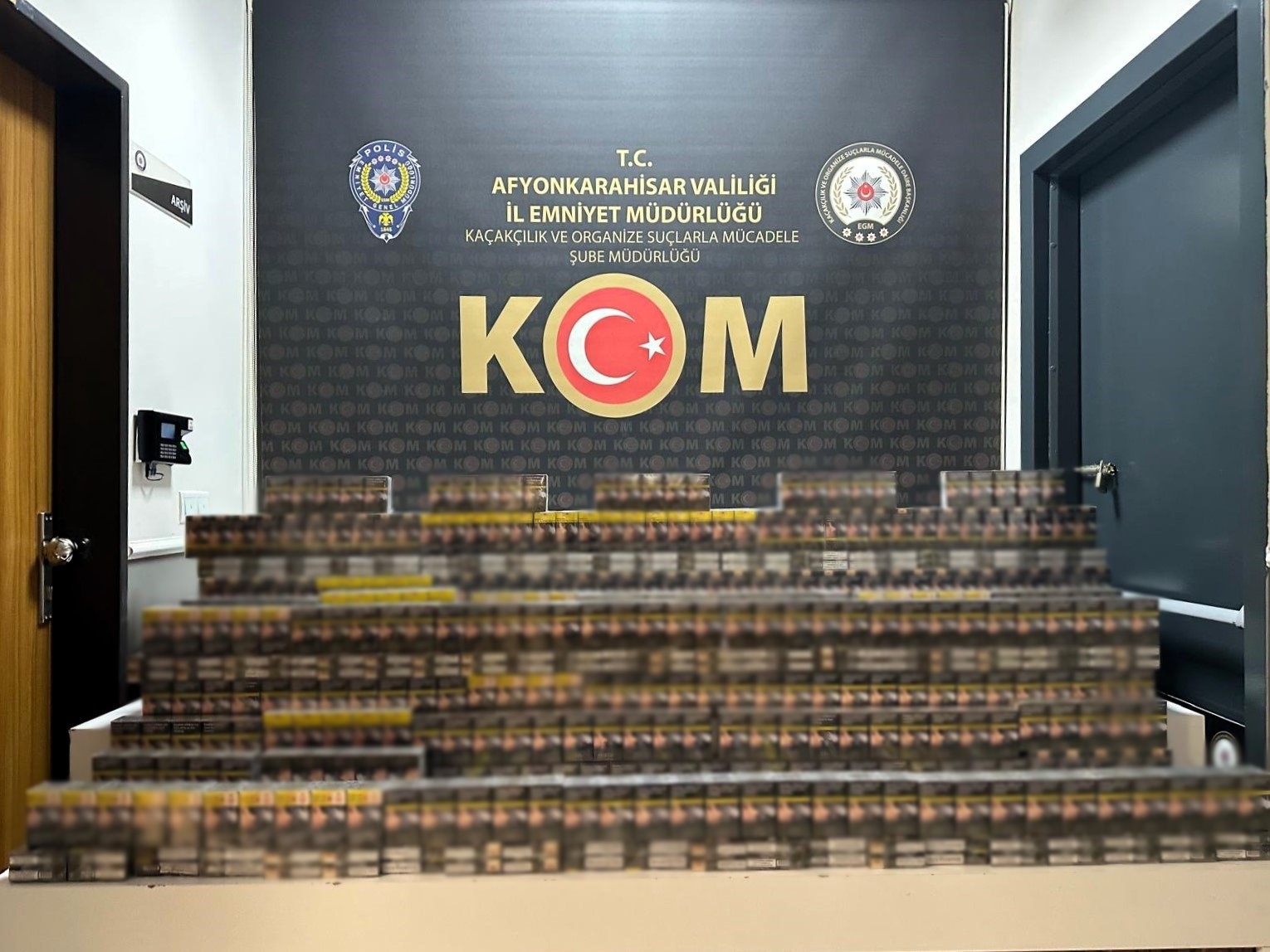 polis-bin-830-paket-gumruk-kacagi-sigara-ele-gecirdi