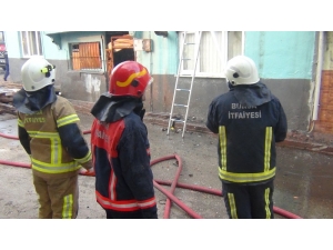 Ahşap Ev Alevlere Teslim Oldu