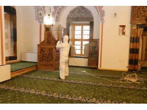 Kilis’te Camiler Dezenfekte Ediliyor