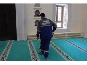 Melike Hatun Camii Virüs Tehlikesine Karşı Dezenfekte Edildi