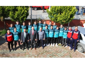 Tredaş Oyuncularından Gençlik Ve Spor İl Müdürü Üzgün’e Ziyaret
