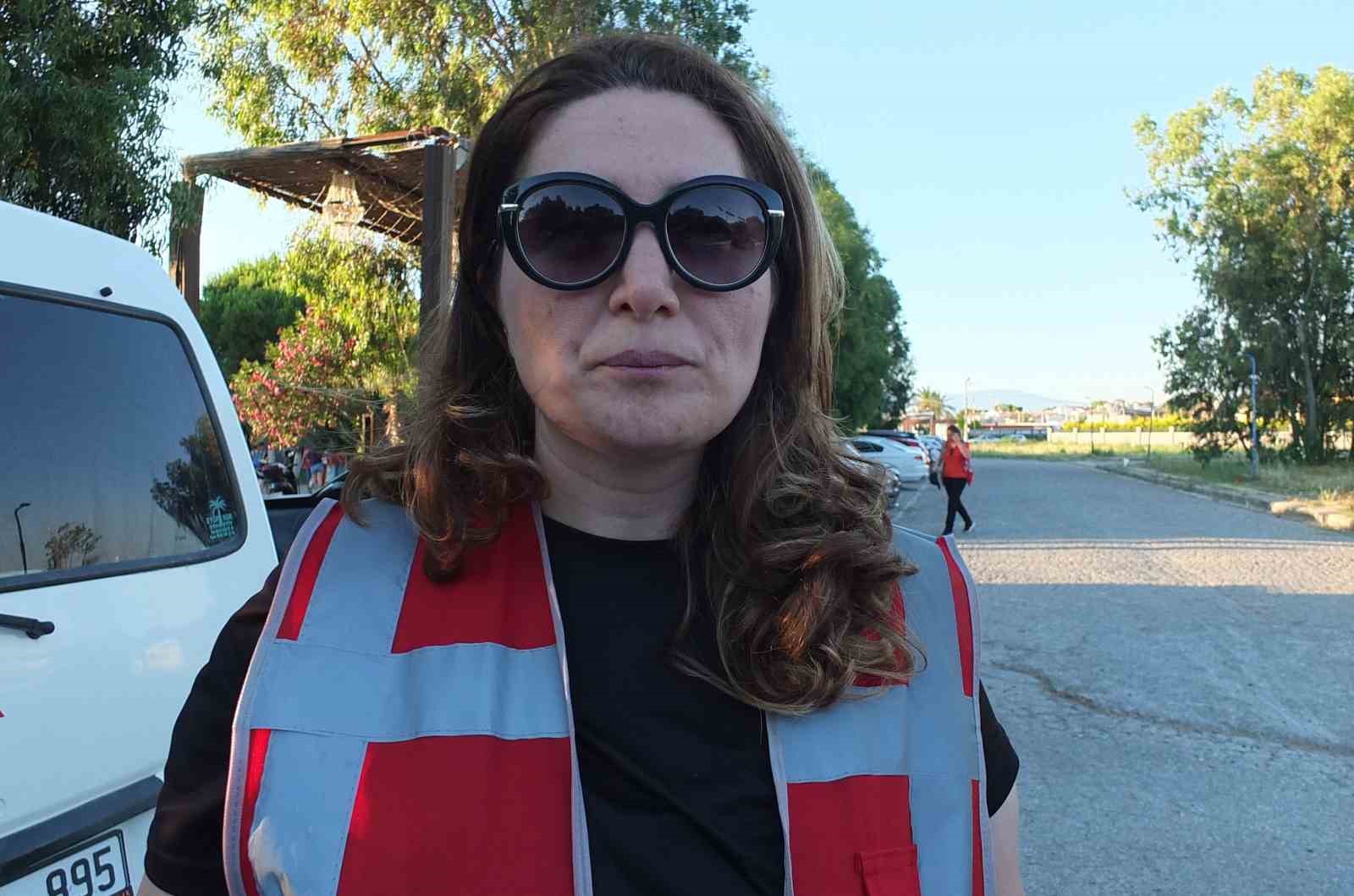 balikesir-de-saglik-calisanlari-sahilde-cevre-temizligi-yapti