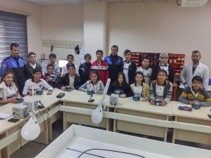 Polislerden 17 Öğrenciye Robotik Kodlama Kursu