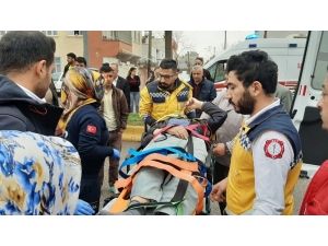 Otomobil Yayaya Çarptı: 1 Yaralı