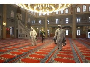 Cuma Namazı Öncesinde Camiler Dezenfekte Edildi