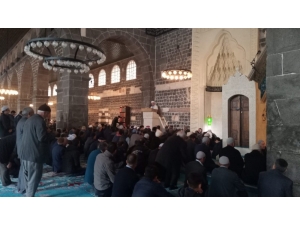 Diyarbakır’da Cuma Namazında Cemaate Korona Virüsü Uyarısı