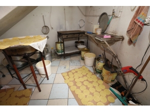 İzmir’de Tatlıcı Dükkanında Mide Bulandıran Manzara