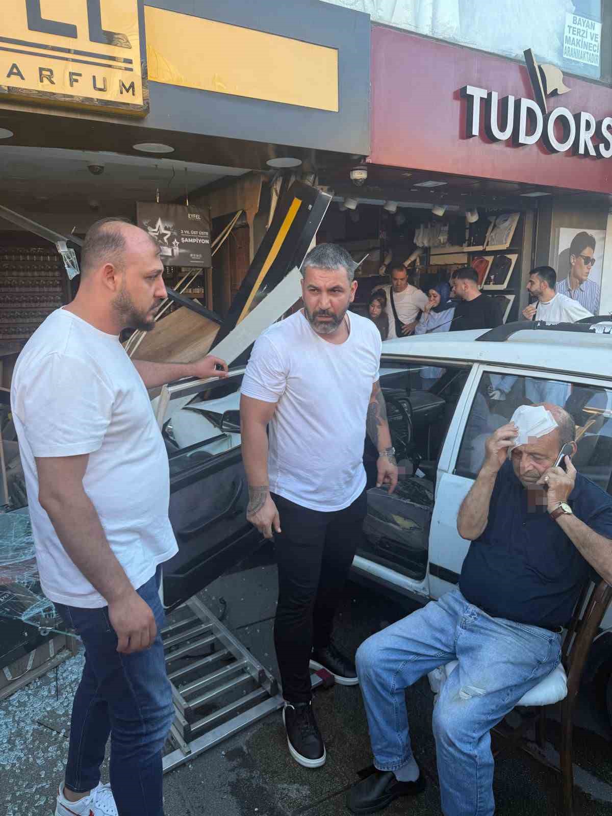 kontrol-cikan-otomobil-iki-is-yerine-carpti-1-yarali