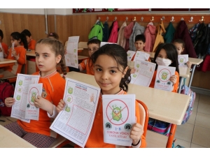 Öğrencilerini Bilinçlendirmek İçin 1 Gecede ‘Korona Virüs Tatil Kitabı’ Bastı