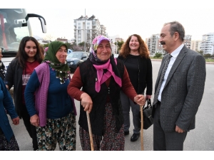 Çiftçi Kadınlar İlk Kez Sinemaya Girdi