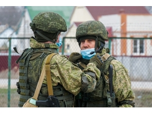Rus Askerleri Korona Virüsüne Karşı Maske Kullanmaya Başladı