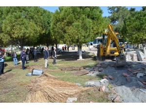 Didim’de Kaçak Yapılar Ve İskeleler De Yıkıldı