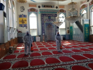 Bulgaristan’da Korona Virüse Karşı İbadethaneler Dezenfekte Ediliyor