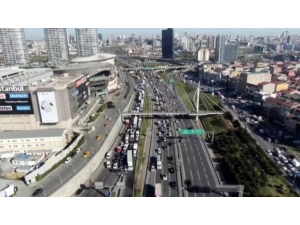 Mahmutbey Gişelerinde Tatil Trafiği Havadan Görüntülendi