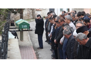 Cinayete Kurban Giden Kadın Son Yolculuğuna Uğurlandı