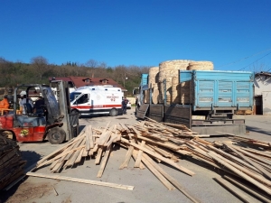 Kamyondan Dökülen Tahtaların Altında Kalan İşçi Öldü