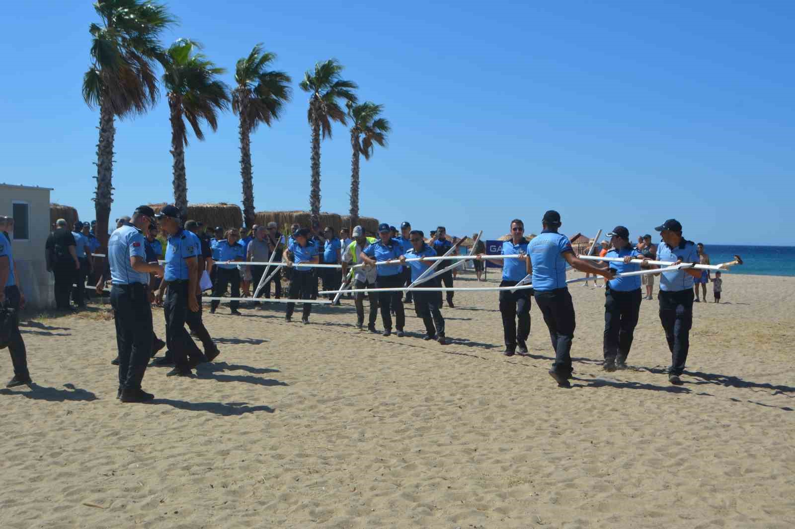 ayvalik-sarimsakli-plajlarinda-sezlong-ve-usulsuz-yapilasmalara-ani-operasyon