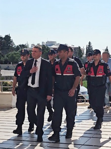 silifke-belediyesi-ne-yonelik-rusvet-sorusturmasinda-belediye-baskani-ile-birlikte-9-kisi-tutuklandi
