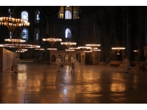 Tarihi Ayasofya Müzesi Dezenfekte Edildi