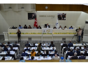 İzmir Büyükşehir Belediye Meclisinde Arazi Planı Değişikliği Tartışması