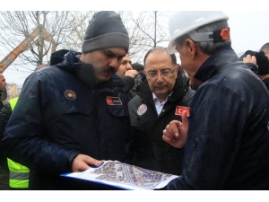 Bakan Kurum, Elazığ’da İncelemelerde Bulundu