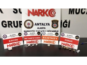 Alanya’da Şüpheli Şahısların Üzerinden Uyuşturucu Çıktı