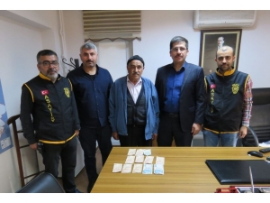 Atm’de Maaşını Çekmek İsterken Parasını Kaptırdı