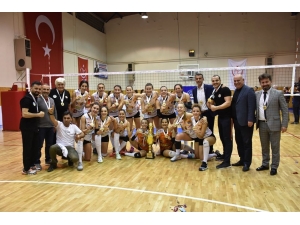 Filede Sakarya Voleybol İle Numune Gençlik 1. Lige Yükseldi