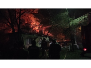 Karabük’te İşçi Evleri Alevlere Teslim Oldu