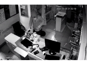 20 Saniyede 3 Cep Telefonu Çaldı