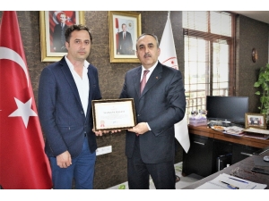 Sağlık Bakanlığının ‘Yılın Hekimi’ Ödülünü, Mersin’de Ballı Ve Serin Aldı