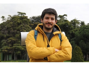 Sokak Hayvanları İçin Gezerek 1 Haftada 2.5 Ton Mama Dağıttı