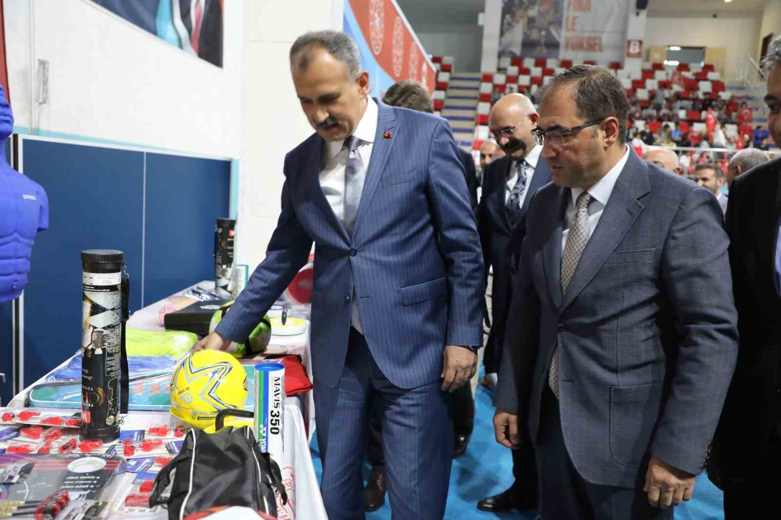 agri-da-171-okula-15-milyon-liralik-spor-malzemesi-destegi