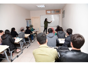 Büyükşehir Belediyesi, Kurs Merkezlerini 2 Hafta Tatil Etti