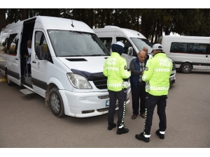 Okul Çevrelerinde 2 Bin 885 Kişi Sorgulandı, 7 Aranan Şahıs Yakalandı