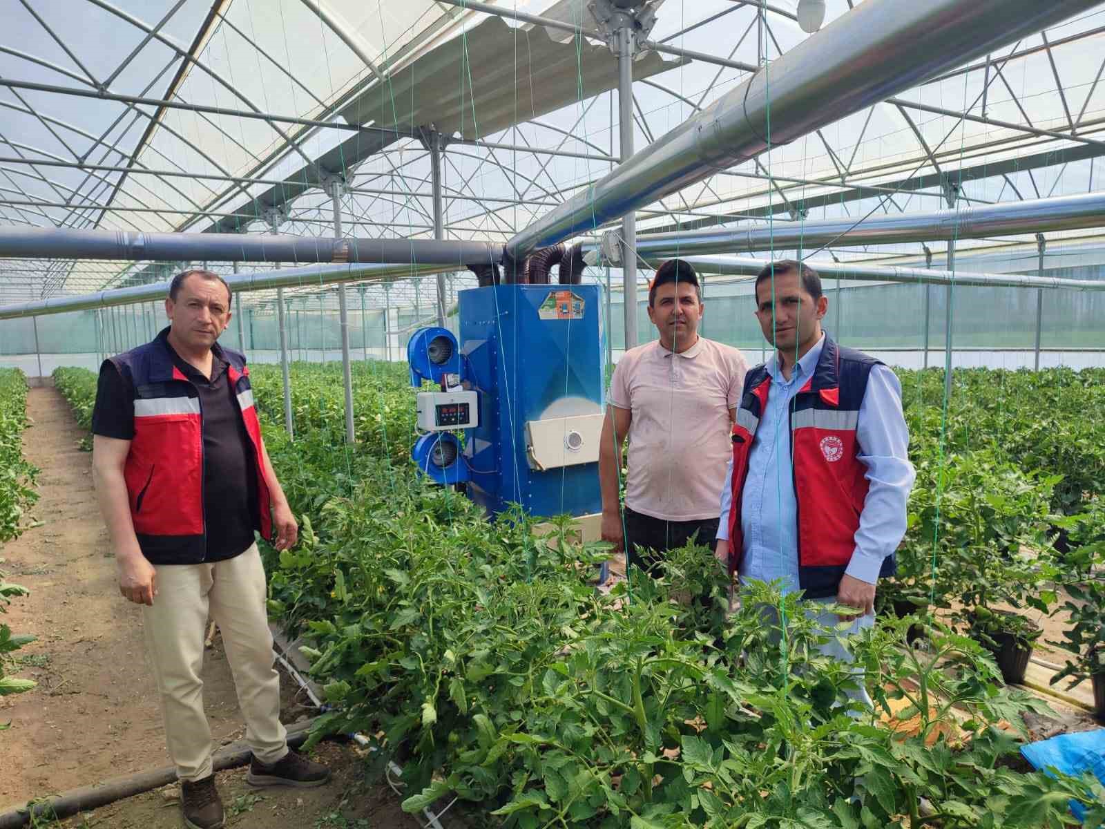 simav-da-topraksiz-seraya-gecis-yapan-ureticilere-teknik-bilgi-verildi