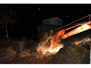 Taşmak Üzere Olan Yavca Göletine Anında Müdahale