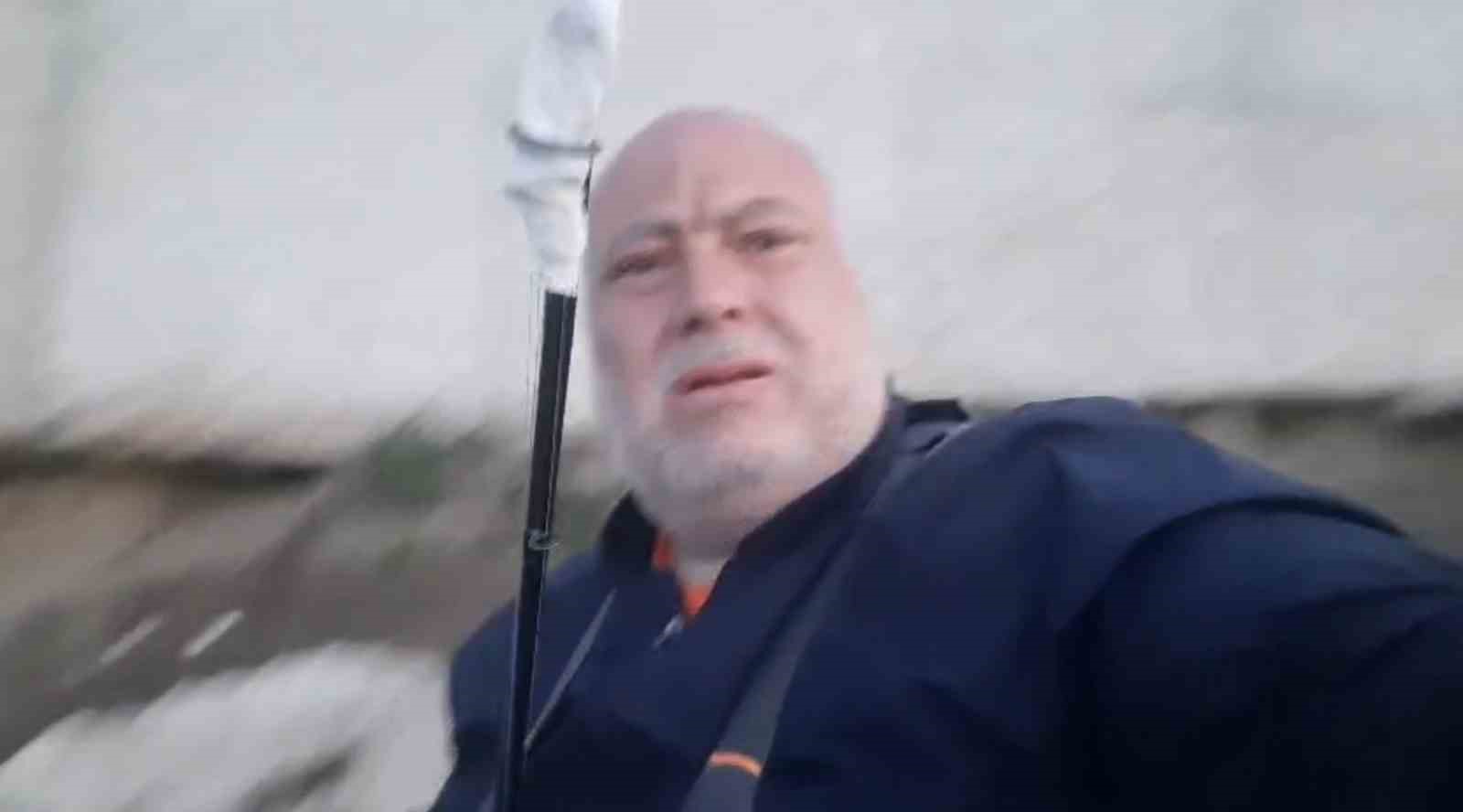 meric-nehri-nde-yakaladigi-30-kiloluk-yayin-baligini-nehirde-oltasi-ile-gezdirdi