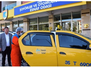 İzmir’de Taksiler Dezenfekte Edildi