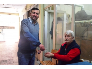 Korona Kolonya Geleneğini Hatırlattı