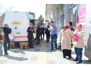 Fırsatçılara İnat Bedava Makarna Dağıttılar
