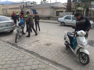 Salihli Emniyetinden Okul Önlerinde Sıkı Denetim