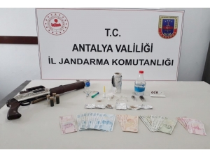 Kaş’ta Uyuşturucu Operasyonu: 2 Gözaltı