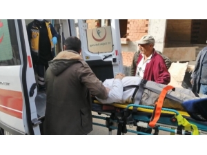 Yeni Ördüğü Duvara Yaslanan Usta 3. Kattan Zemine Düştü