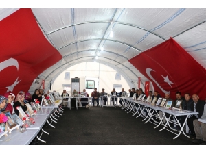 Hdp İl Binası Önündeki Evlat Nöbetine Bir Aile Daha Katıldı