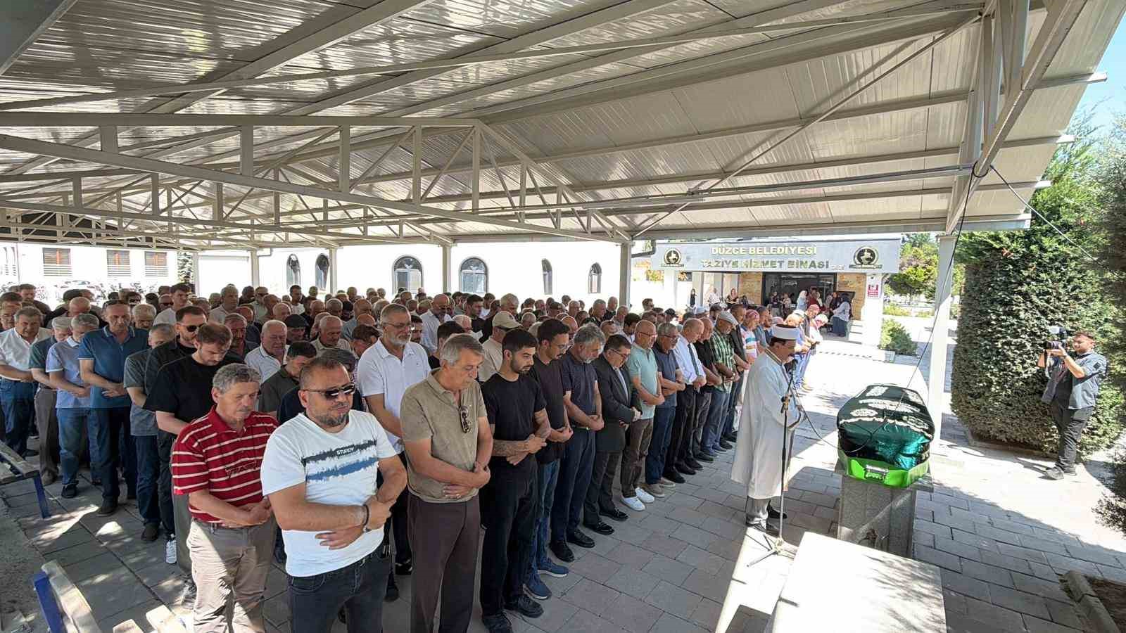 duzceli-gazetecinin-annesi-son-yolculuguna-ugurlandi