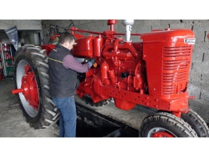 Hurda Halindeki 69 Yıllık Traktör Tamir Edildi, Görenler Nostalji Yaşadı