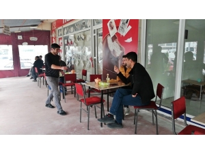 Kahvehanede Kolonyalı Korona Virüs Önlemi