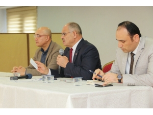 Başkan Esat Öztürk Muhtarlarla Toplantı Düzenledi