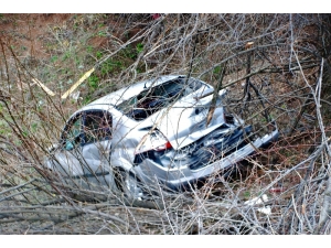 Şarampole Uçan Otomobilden Burnu Kanamadan Çıktı